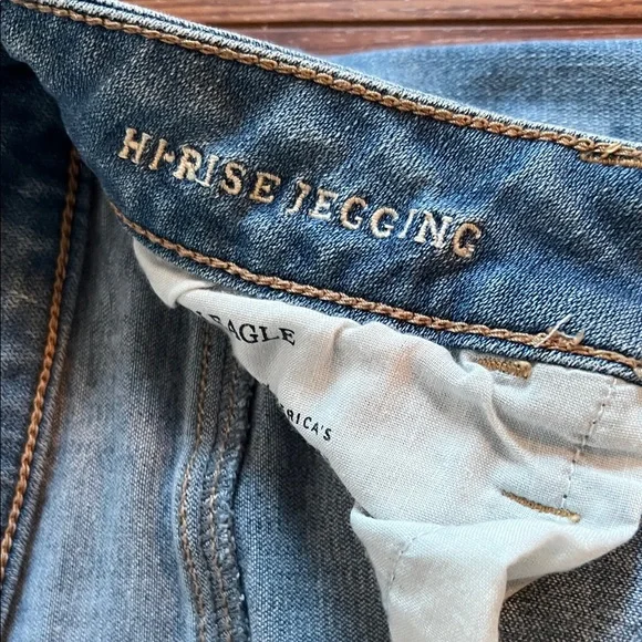 American Eagle Ripped Light Blue Hi-Rise Jegging - Picture 3 of 6